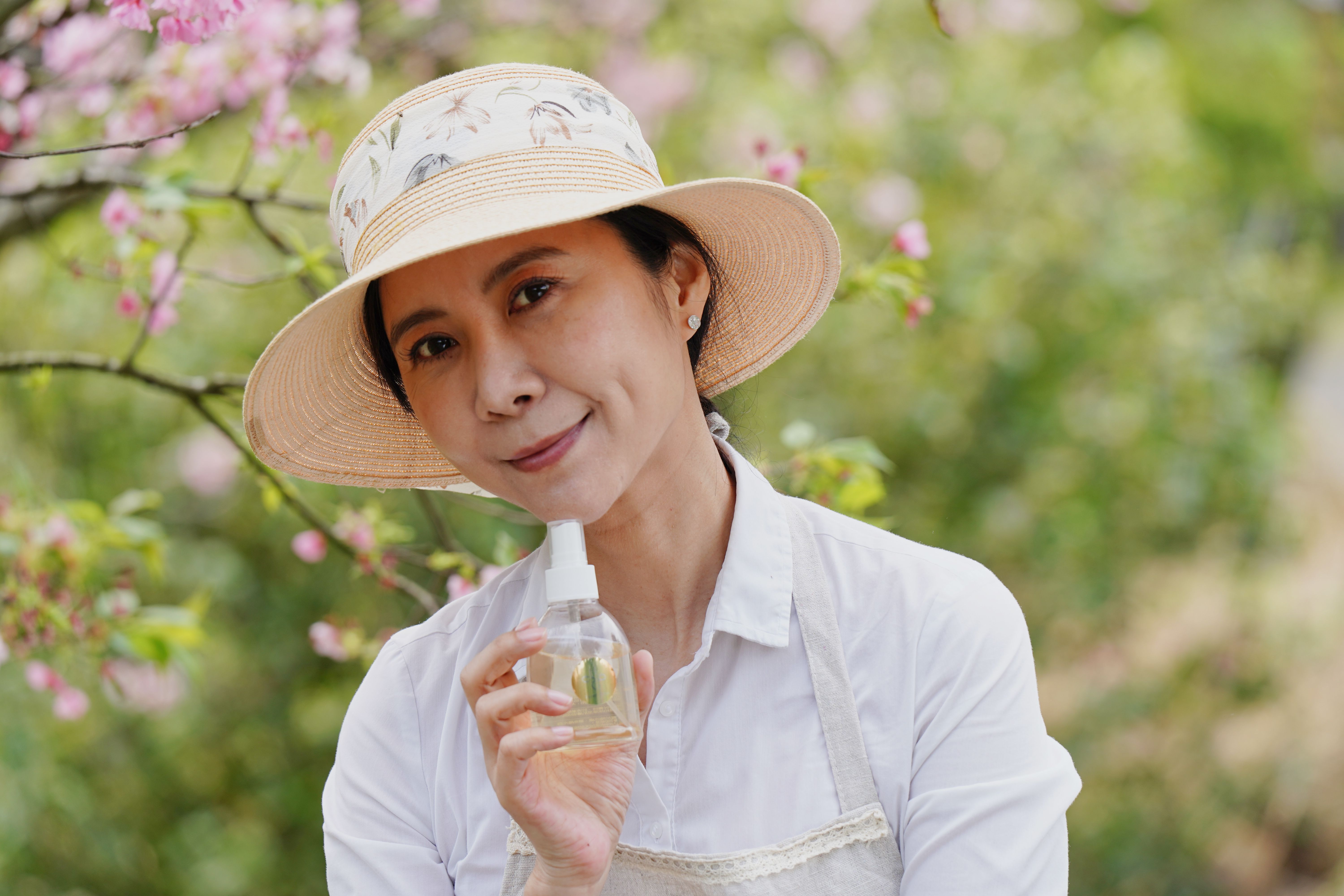 Founder Pinky in sakura petals